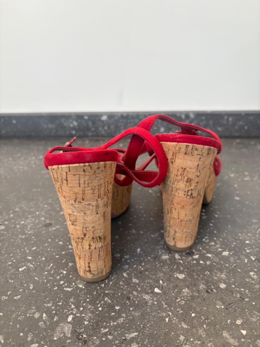 Red platform sandal - Picture 3 of 4